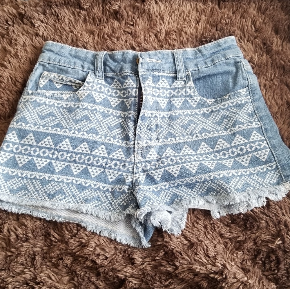 Forever 21🔹️tribal print high waisted jean shorts